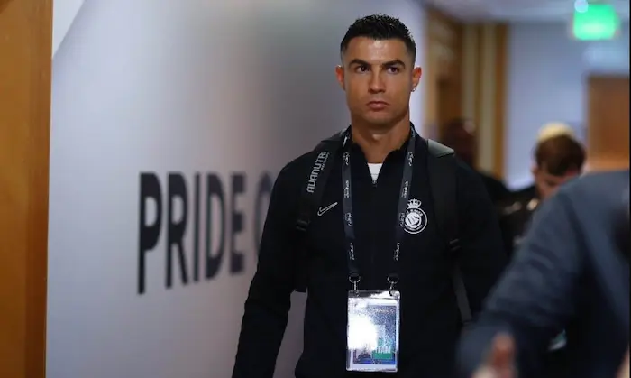 Người Hâm Mộ Phản Ứng Trước Động Thái Hung Hãn Của Cristiano Ronaldo